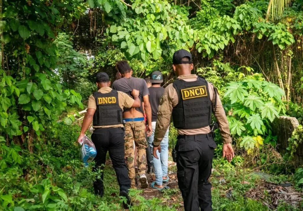 1-RECIBEN A TIROS MIENBROS DE LA DNCD