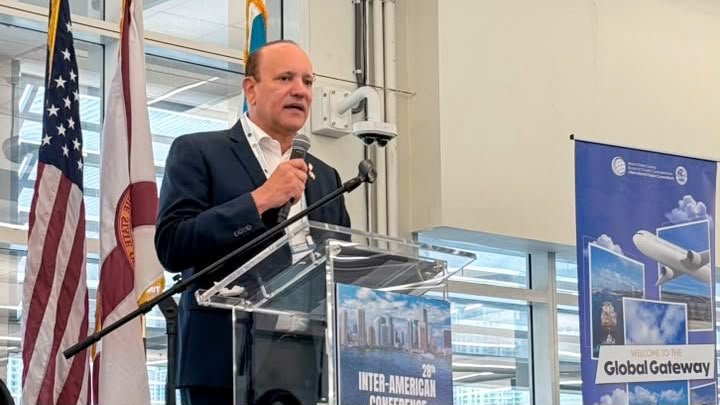 2-ULISES DESTACA EN MIAMI TRANSFORMACION STGO