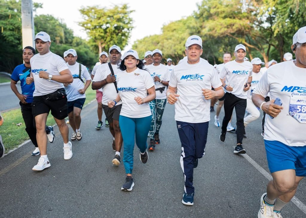 4-MP CELEBRA PRIMERA EDICION DE CARRERA