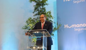 Mescyt llama a empresas a financiar becas: “La mejor inversión que se puede hacer es la educación”