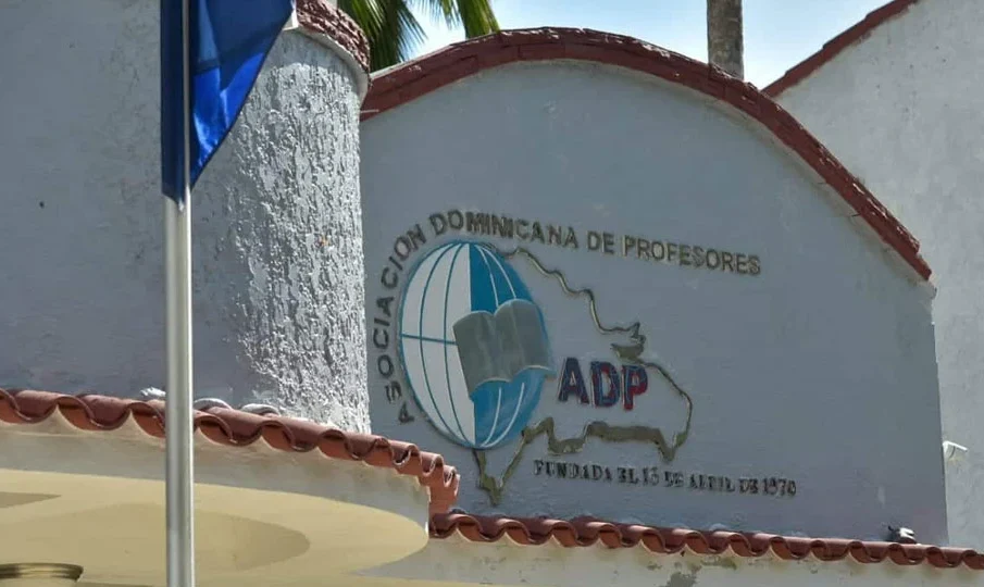 ADP-logra-nuevos-nombramientos-de-maestros-del-banco-de-elegibles-905x540