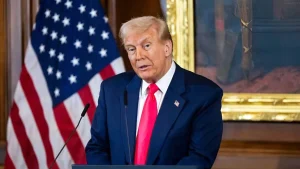 trump-lanza-encuesta-para-cambiar-nombre-de-la-ia-mientras-veta-a-medios-en-la-c-20260919-162157-KQxb-1200x675