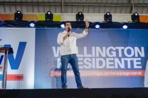1-FOTO WELLINGTON ARNAUD ESTUVO EN PERAVIA.