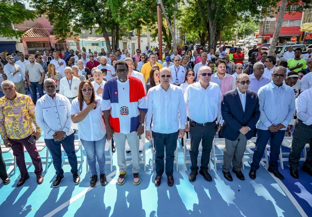 2-FOTO ALCALDIA INAUGURA PARQUE LUIS FELIPE LOPEZ.