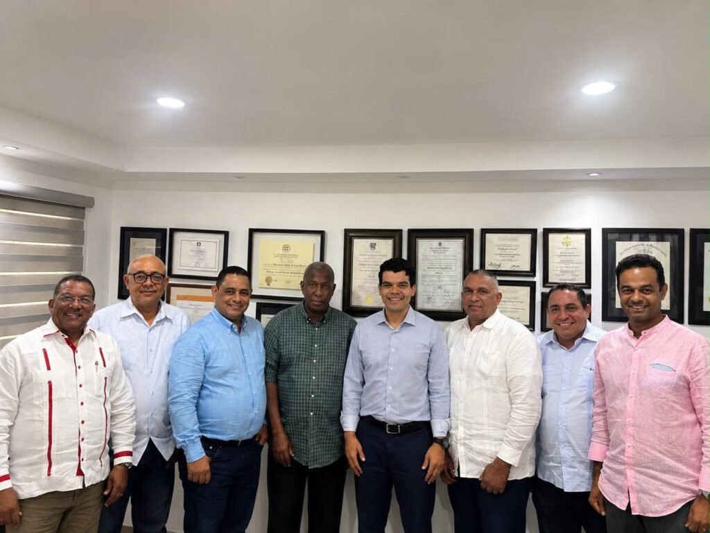 5-CINCO EX-DIPUTADOS APOYAN A WELLINNGTON ARNAUD.