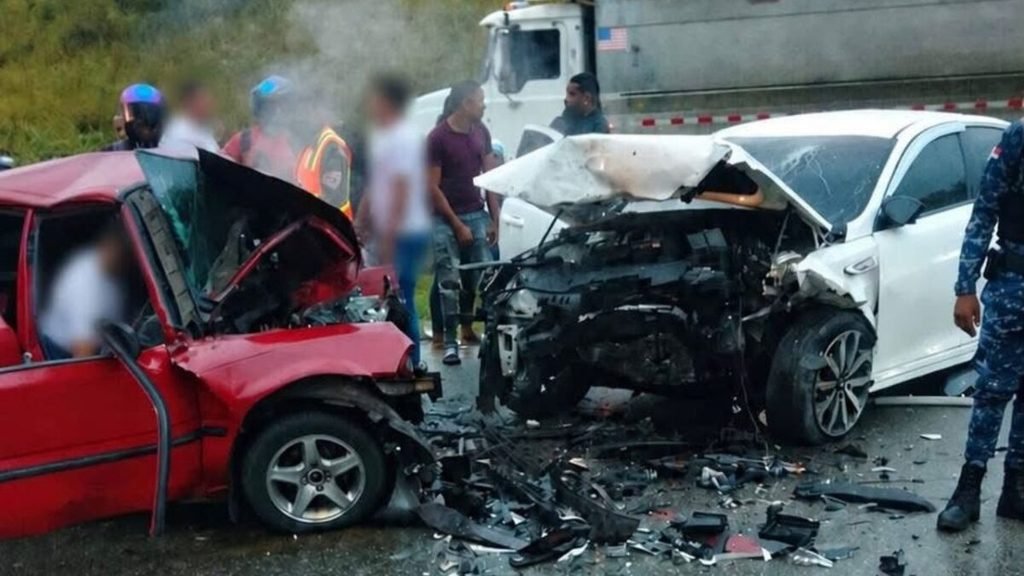cinco-fallecidos-deja-accidente-multiple-en-la-circunvalacion-de-santo-domingo-20261023-133518-6DD5-1200x675
