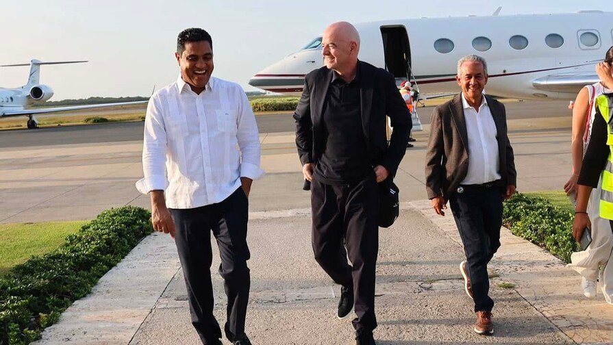 kelvin-cruz-recibe-a-presidentes-de-fifa-y-concacaf-2f8839fb-focus-min0.01-0.76-896-504